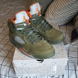 Jordan Men's Olive and Orange Sneakers